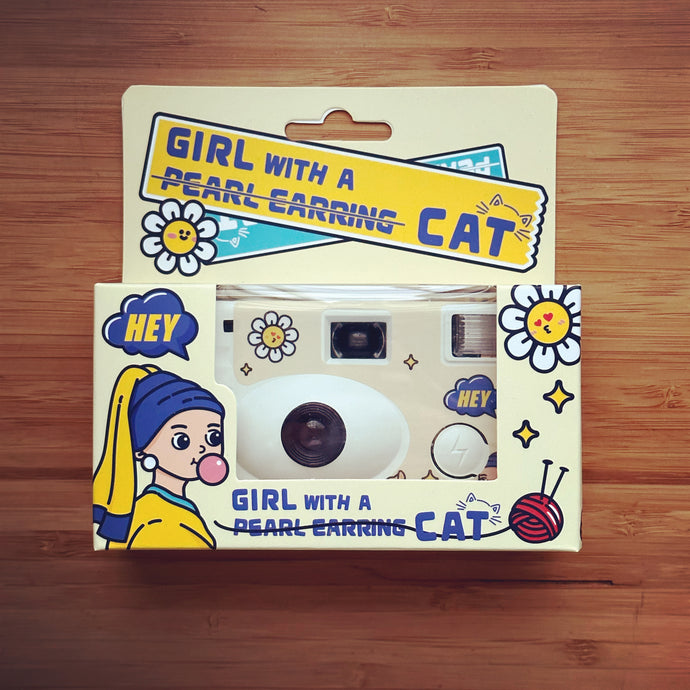 MEMORY CAMERA -GIRL WITH A CAT